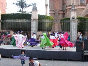Dancers at Jardin, San Miguel de Allende, Mexico