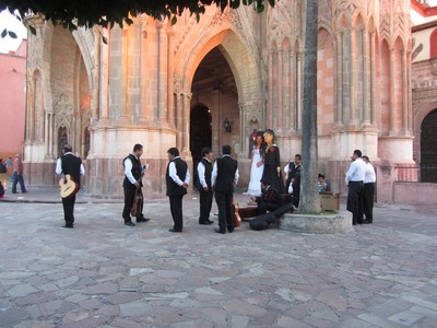 Waiting to play, San Miguel de Allende, Mexico