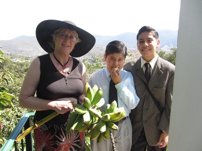 Eating bananas, Mexico